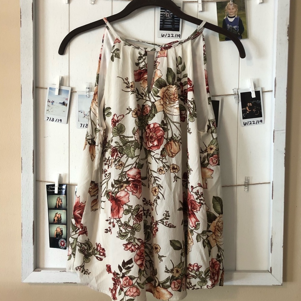 Super cute floral blouse